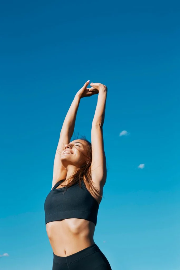 Portrait,of,a,fit,smiling,beautiful,girl,stretching,and,deep